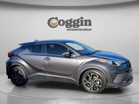 Used 2019 Toyota C-HR Limited FWD image 5