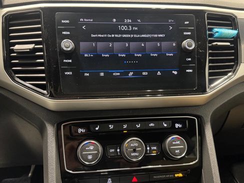 Used 2022 Volkswagen Atlas Cross Sport SE image 18