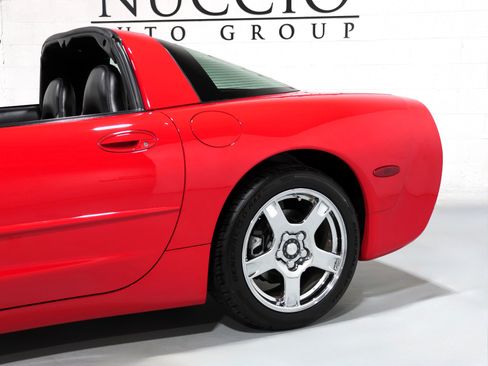 Used 1997 Chevrolet Corvette Coupe w/ Memory Pkg RWD image 39