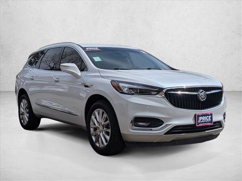 Used 2021 Buick Enclave Essence w/ Sound and Sites Package AWD/4WD image 3