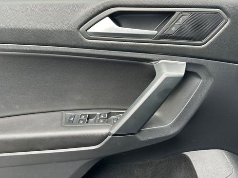Used 2019 Volkswagen Tiguan S image 10