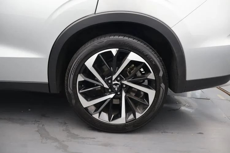 Used 2024 Mitsubishi Outlander FWD image 37