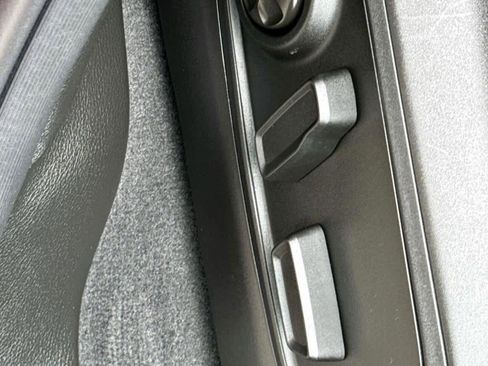 Used 2024 Jeep Grand Cherokee Limited w/ Black Appearance Package image 11