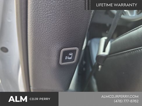 New 2026 Chrysler Pacifica Select image 11