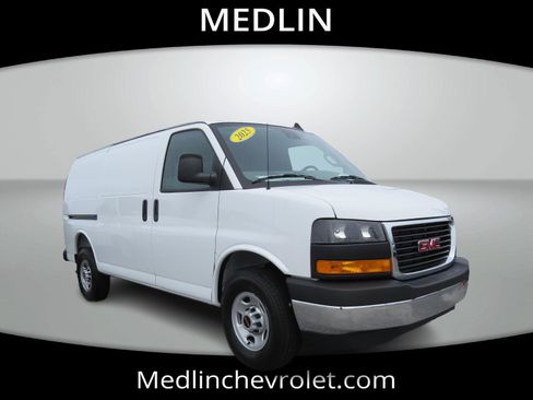 Used 2025 GMC Savana 3500 w/ Driver Convenience Package image 2