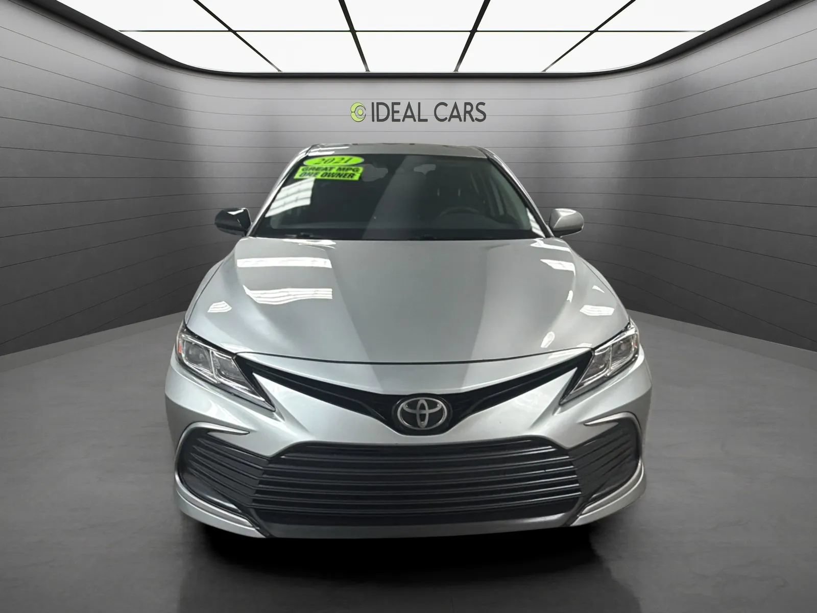Used 2021 Toyota Camry LE w/ Carpet Mat Package (TMS) FWD image 2