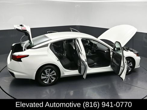 Used 2025 Nissan Altima 2.5 S FWD image 30