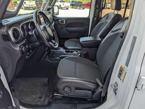 Used 2023 Jeep Gladiator Sport AWD/4WD image 2