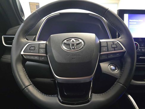 Used 2023 Toyota Highlander XSE AWD/4WD image 11