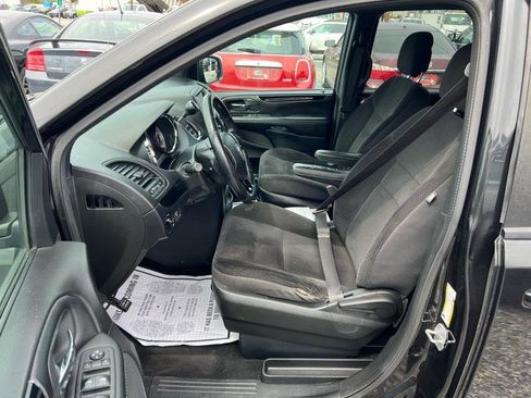 Used 2018 Dodge Grand Caravan SE FWD image 11
