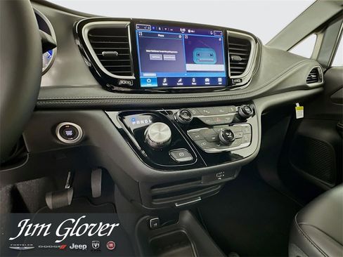 New 2026 Chrysler Pacifica Select image 30