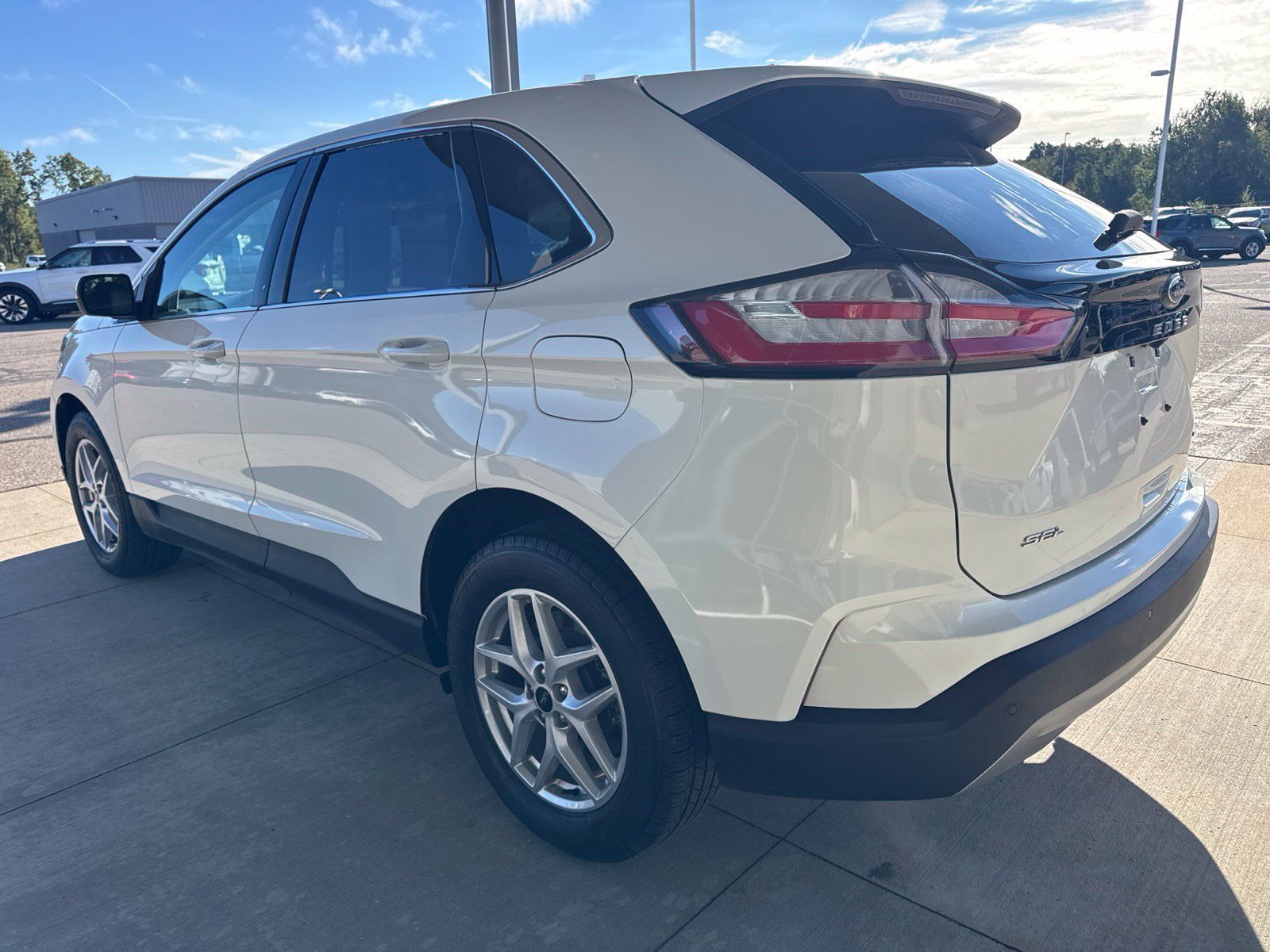 Certified 2024 Ford Edge SEL w/ Convenience Package AWD/4WD image 5