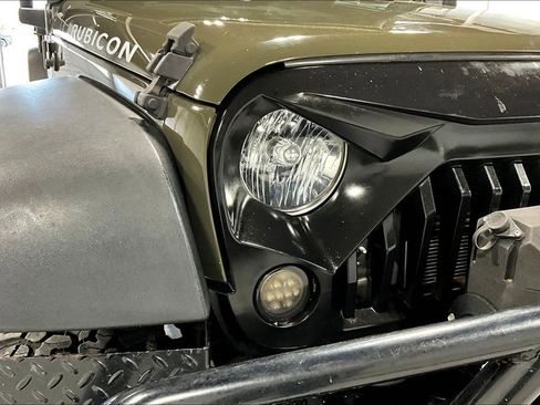 Used 2016 Jeep Wrangler Unlimited Rubicon w/ Connectivity Group image 37