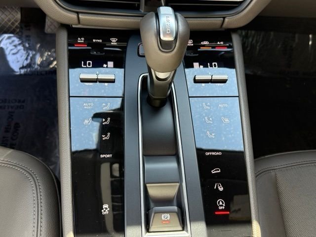 Used 2023 Porsche Macan AWD/4WD image 16