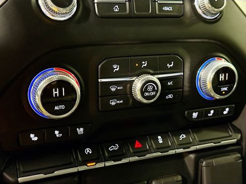 Used 2019 GMC Sierra 1500 SLT w/ SLT Premium Package AWD/4WD image 17