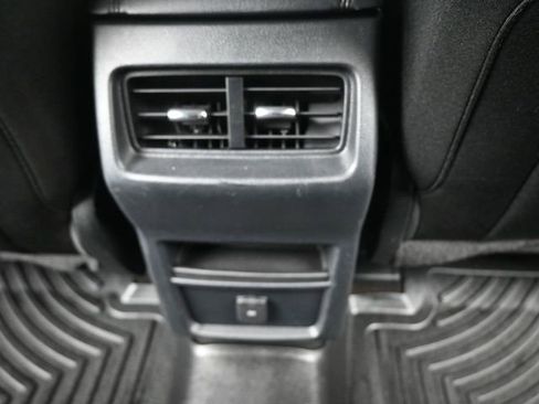 Used 2019 Ford Edge SE image 29