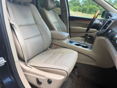 Used 2011 Jeep Grand Cherokee Overland AWD/4WD image 28