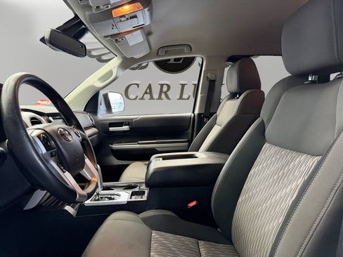 Used 2020 Toyota Tundra SR5 w/ SR5 Convenience Package image 9