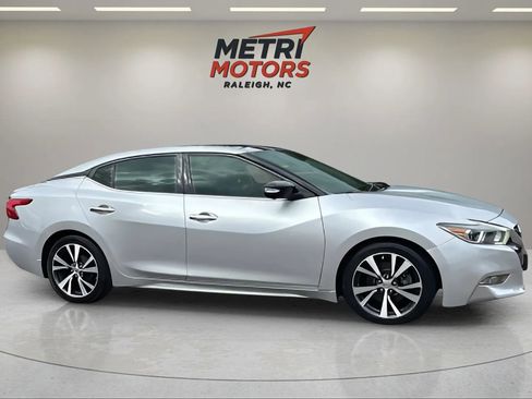 Used 2017 Nissan Maxima Platinum image 8