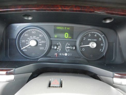 Used 2007 Lincoln Town Car Signature image 40