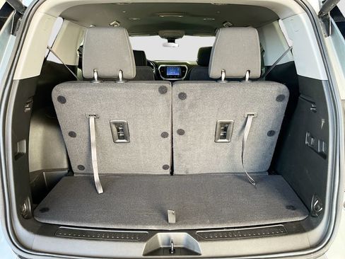 Used 2023 GMC Acadia SLE w/ Driver Convenience Package FWD image 27