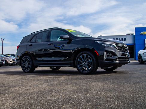 Used 2023 Chevrolet Equinox RS w/ LPO, Floor Liner Package FWD image 9