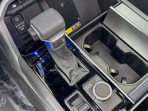 Used 2025 Toyota Sequoia Platinum image 17