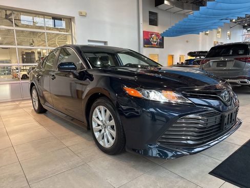 Used 2018 Toyota Camry L image 1