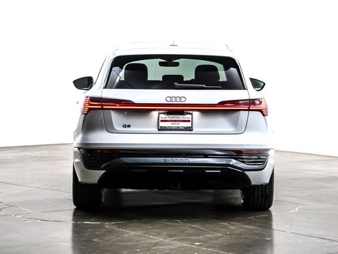 Used 2024 Audi Q8 e-tron Premium Plus w/ Premium Plus Package image 5