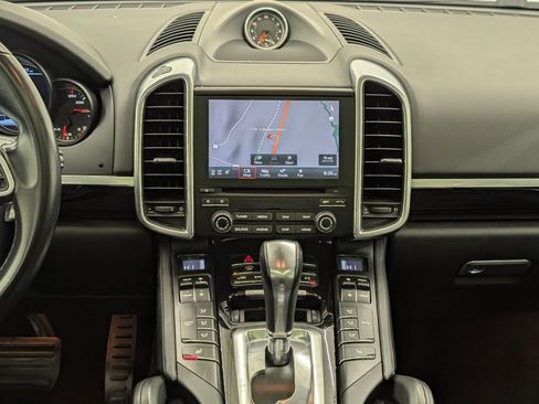 Used 2018 Porsche Cayenne AWD image 28