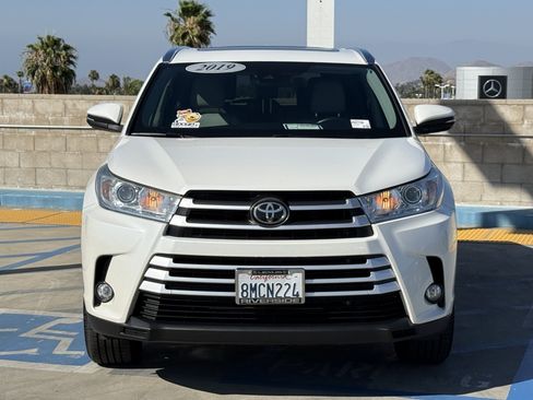 Used 2019 Toyota Highlander XLE w/ Carpet Mat Package (TMS) FWD image 6