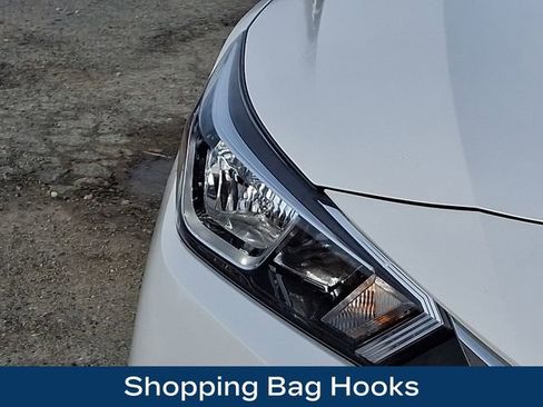 Used 2022 Nissan Versa SV w/ Trunk Package image 12