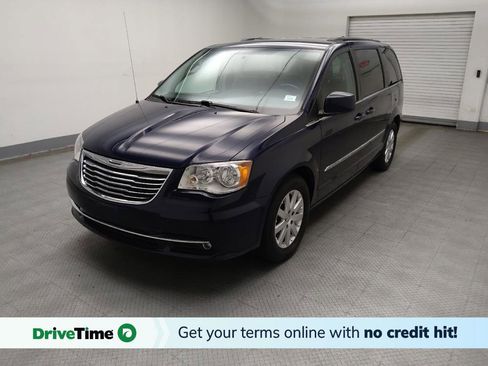 Used 2016 Chrysler Town & Country Touring FWD image 1