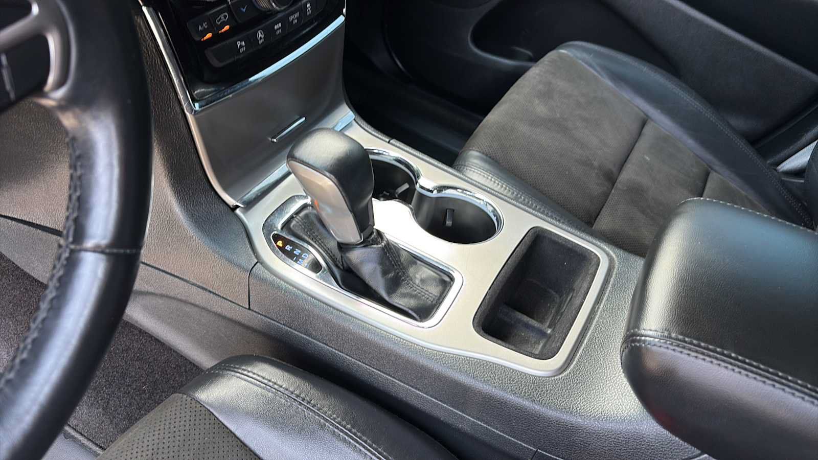 Used 2019 Jeep Grand Cherokee Altitude AWD/4WD image 14