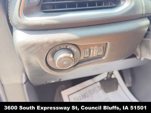Used 2023 Chrysler Pacifica Pinnacle FWD image 19
