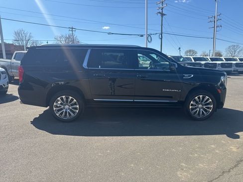 Used 2021 GMC Yukon XL Denali image 6