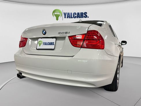 Used 2011 BMW 328i xDrive Sedan AWD/4WD image 10