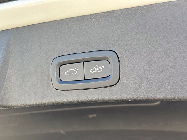 Certified 2024 Volvo XC40 B5 Core AWD/4WD image 33