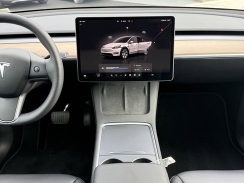 Used 2024 Tesla Model Y Long Range AWD/4WD image 17