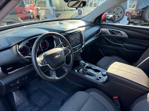 Used 2021 Chevrolet Traverse LT image 12