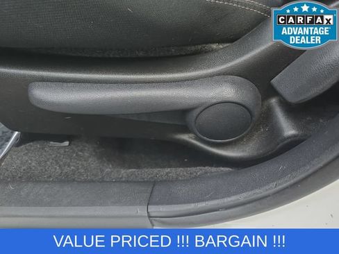 Used 2015 Nissan Versa SV FWD image 24