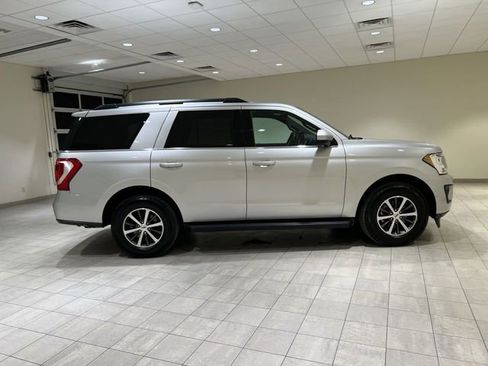 Certified 2019 Ford Expedition XLT RWD image 6