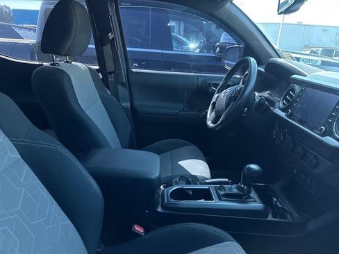 Used 2022 Toyota Tacoma TRD Off-Road w/ Technology Package AWD/4WD image 3