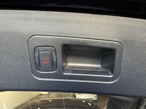 Used 2019 Tesla Model S Long Range AWD/4WD image 22