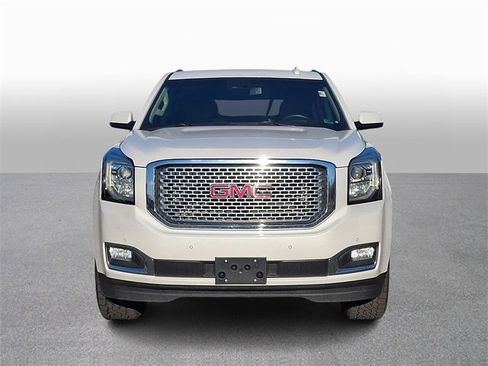 Used 2017 GMC Yukon Denali image 2