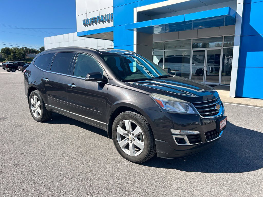 Used 2017 Chevrolet Traverse LT w/ Traveler's Package FWD image 4