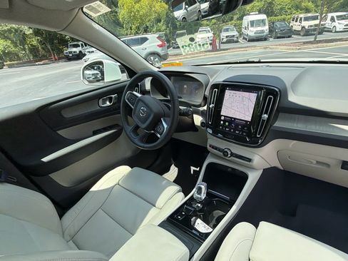 Used 2023 Volvo XC40 B5 Plus w/ Protection Package Premier AWD/4WD image 17