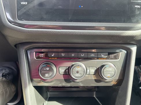 Used 2018 Volkswagen Tiguan SE AWD/4WD image 22