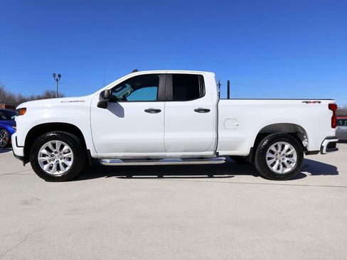 Used 2020 Chevrolet Silverado 1500 Custom w/ Custom Value Package image 3