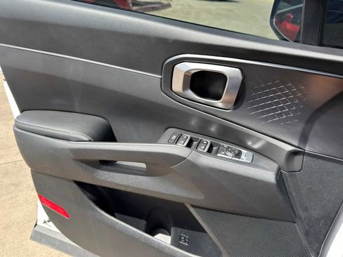 Used 2023 Kia Sorento S image 19